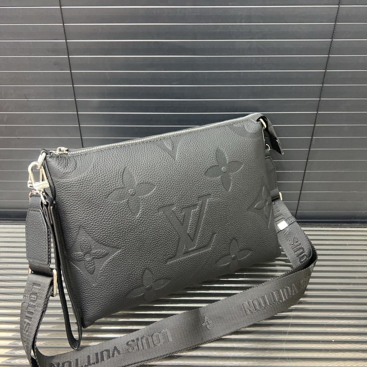 New fashion V Logo Leather Men's BagsXC052025092802