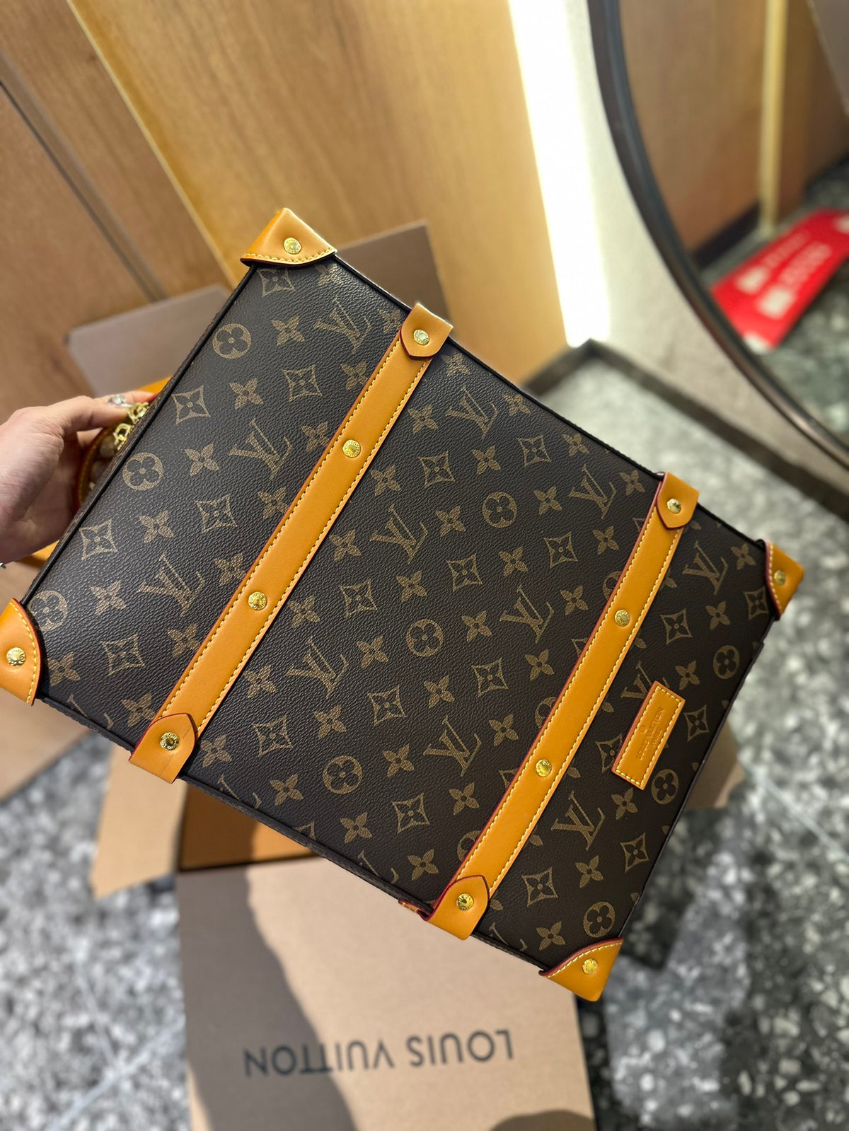 New Fashion V Logo Male or Female Bags052024022715
