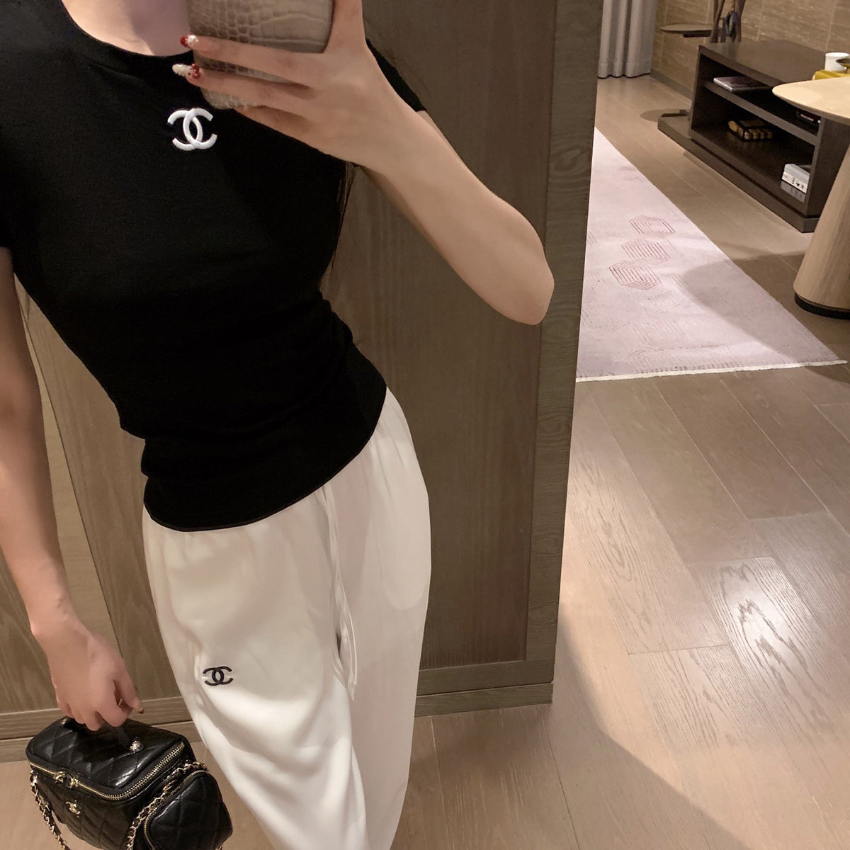 New Fashion Black and White Women's T-shirtXC052025021801
