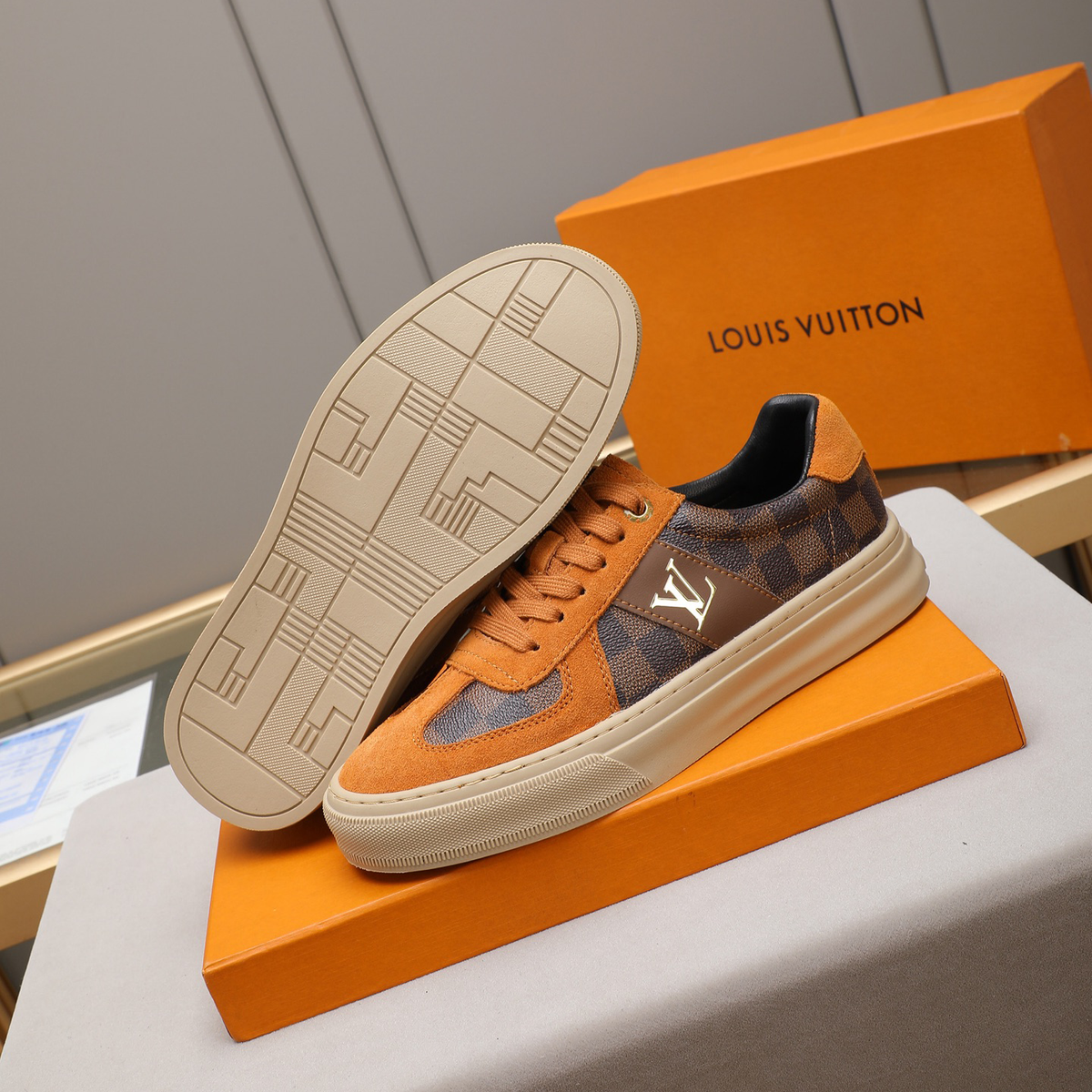 New Leather Fashion V Logo Men's sneakersXC052025110608